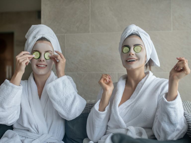 Mädelsabend Gruppen-Special Well-Bene Wellness Massagen Reiki Selicare Köln