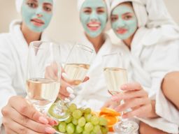 Mädelsabend Gruppen-Special Well-Bene Wellness Massagen Reiki Selicare Köln