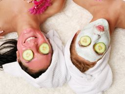 Mädelsabend Gruppen-Special Well-Bene Wellness Massagen Reiki Selicare Köln